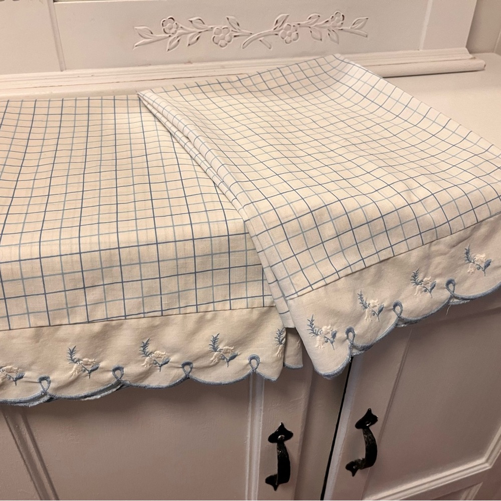 2 Vintage St Mary’s Percale Embroidered Pillowcases - Picture 2 of 15